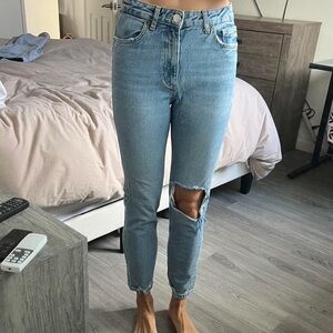 Zara Light Blue Cropped Jeans with Distressed Detail